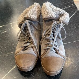 Eileen Fisher shearling tie booties. Size 8. EUC